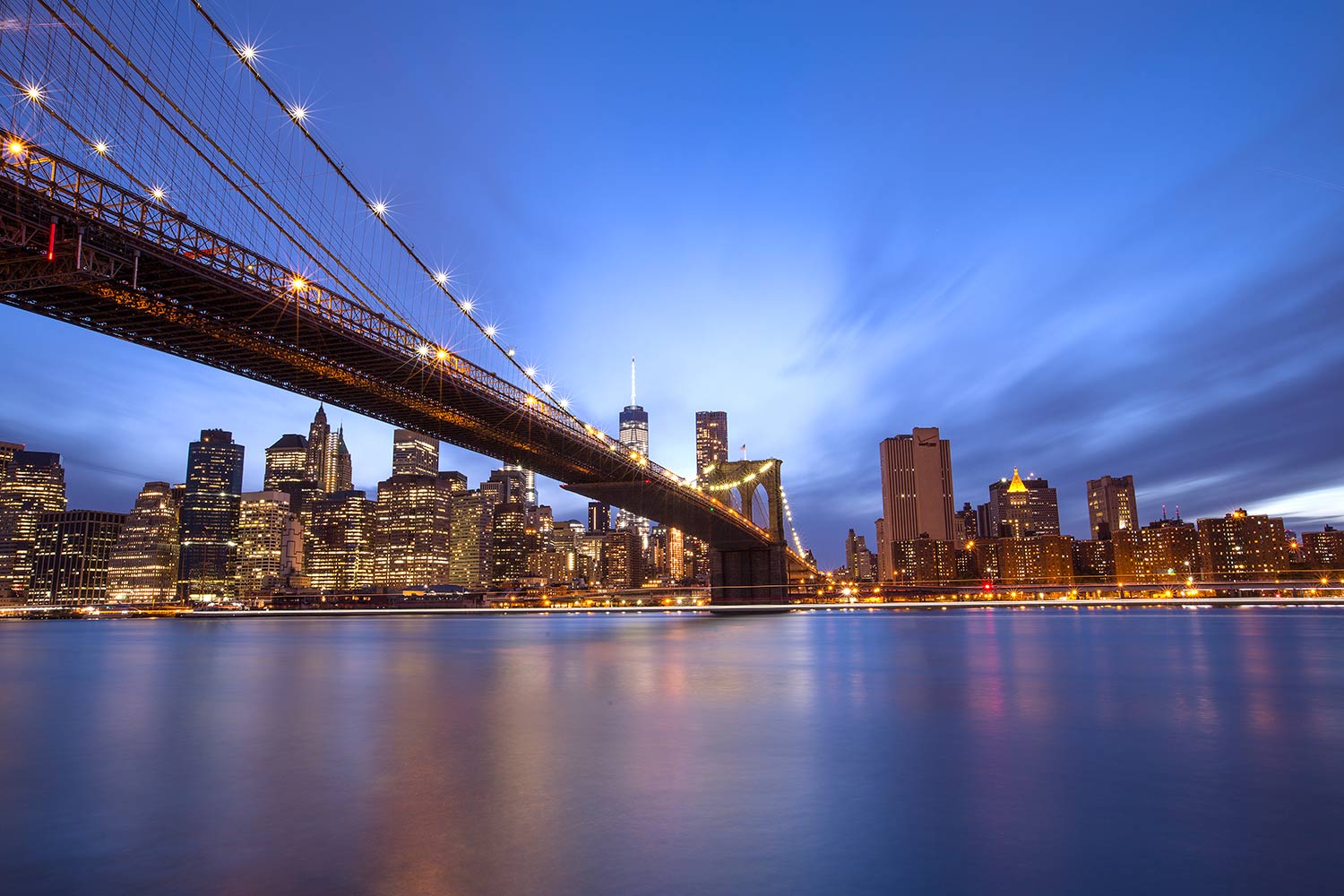 Manhattan skyline behind the Brooklyn Bridge