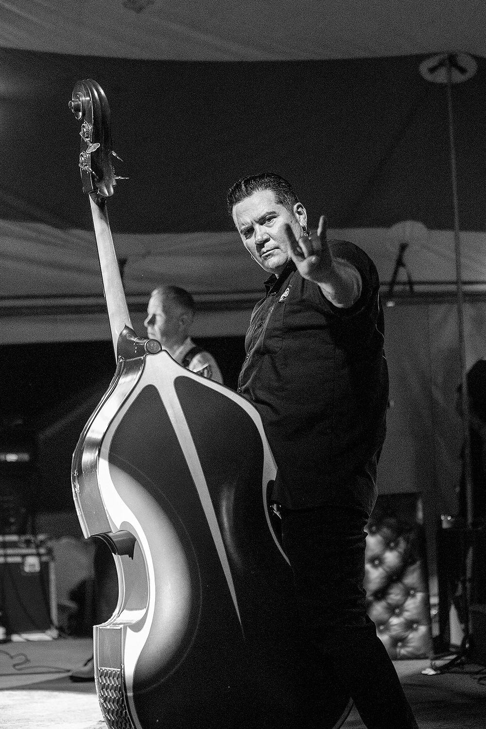 Jimbo throwing up the horns - Reverend Horton Heat